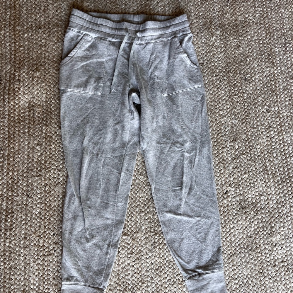 gray sweatpants